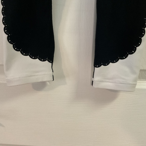 Athleta Elation Scallop Capri leggings XXS - Picture 4 of 6